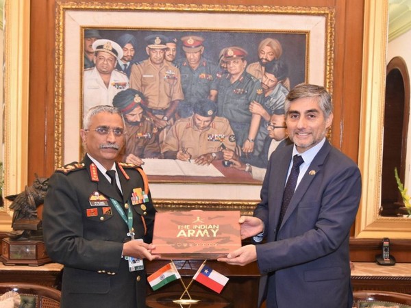 Chilean envoy meets Army chief Gen Naravane (Photo Credit: Twitter/Indian Army)