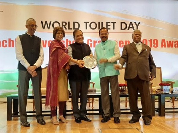 From L to R: Parameswaran Iyer,  Aparna Dutt Sharma,  Mahendra Singhi,  Sadananda Gowda, Rattan Lal Kataria