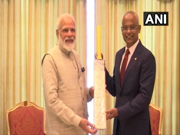 Prime Minister Narendra Modi presenting a bat signed by the Indian cricket team to Maldives President Ibrahim Mohamed Solih on Saturday (Photo/ANI)