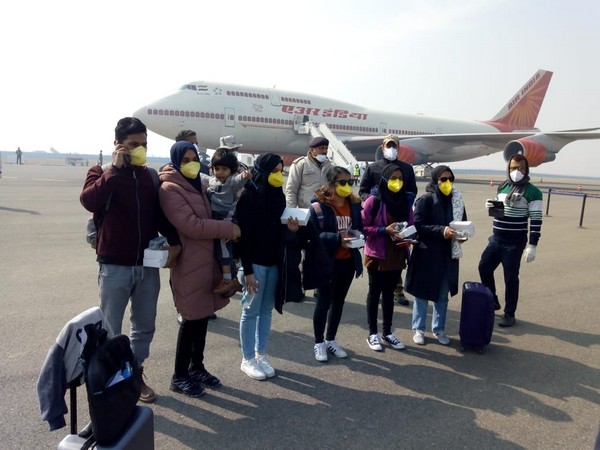 Maldivian nationals who arrived in Delhi from the Chinese city of Wuhan on a special Air India flight (photo/ANI)