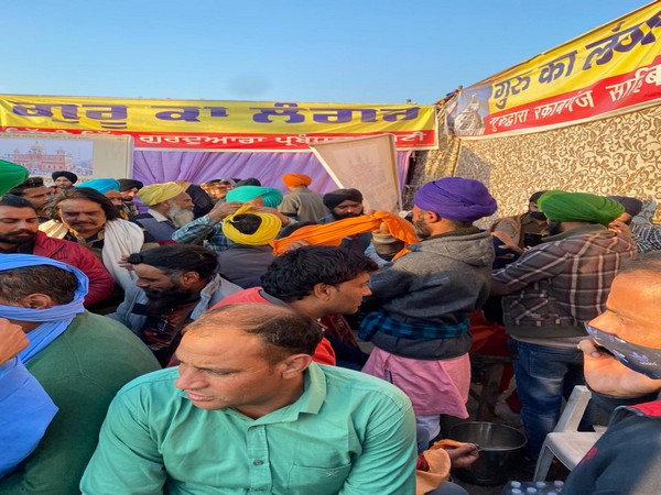 At the turban langar organised at Singhu border on Saturday. (Photo/ANI)