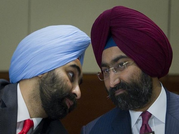 Former Fortis Healthcare promoter Malvinder Singh (right). 