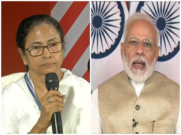 West Bengal Chief Minister Mamata Banerjee and Prime Minister Narendra Modi. (File photo)
