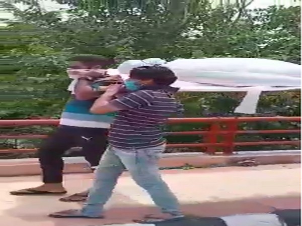Lockdown violators carrying the dummy dead body in Delhi. Photo/ANI