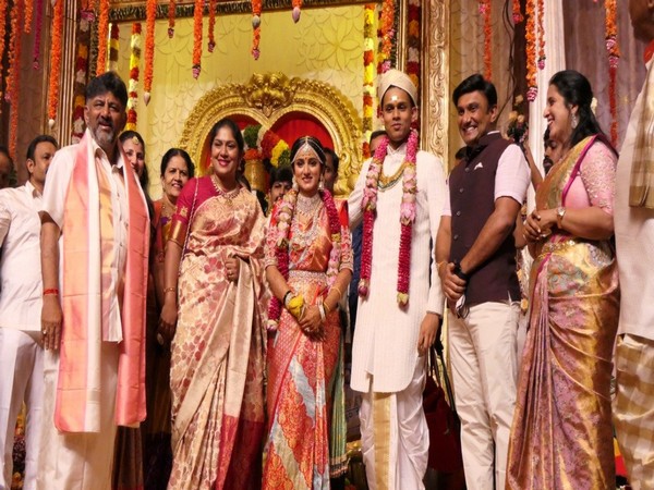 KPCC president DK Shivakumar's daughter Aishwarya ties knot with BJP leader SM Krishna's grandson Amarthya Hegde.