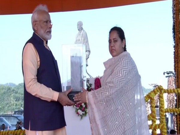 Shazia presenting memento to Prime Minister Narendra Modi in Kevadia, Gujarat on Thursday.