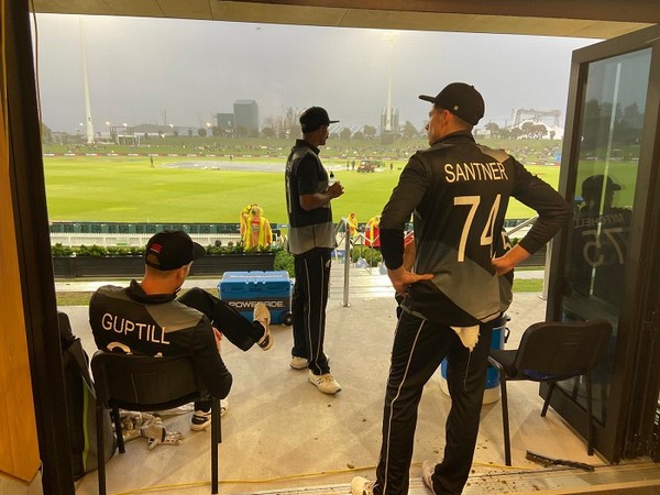 New Zealand cricketers Martin Guptil and Mitchell Santner (Image: Blackcaps' Twitter)