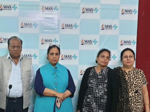 Patient Chandra Mohan Goel (left) and Dr Meenu Walia (centre left) Photo/ANI
