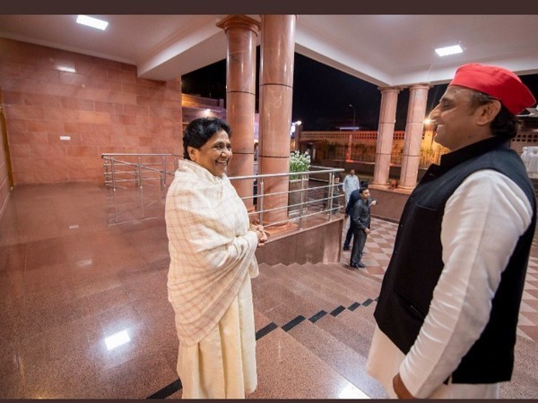 Mayawati and Akhilesh Yadav (File Pic)