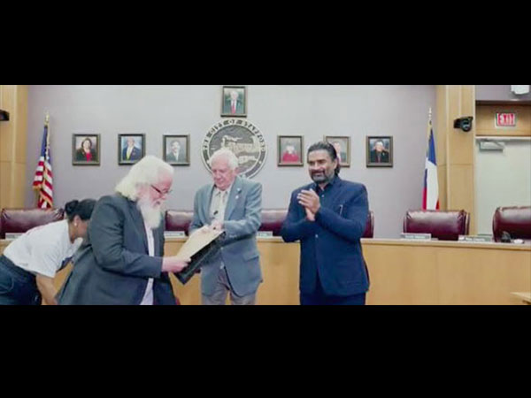 R Madhavan and scientist Nambi Narayanan (Image source: Twitter)