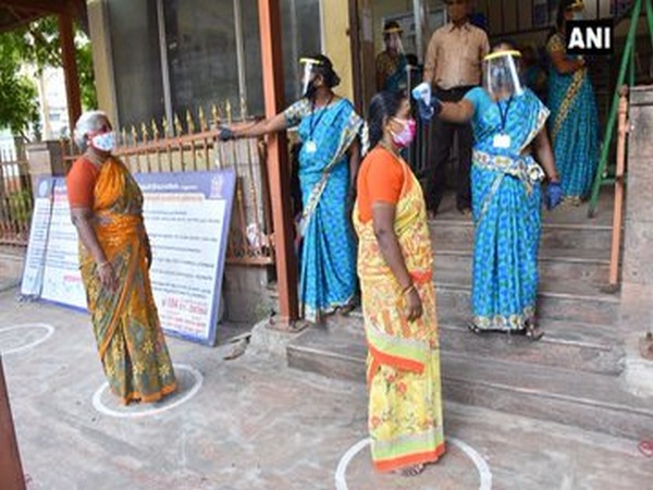 Meenakshi Amman temple in Madurai re-opens after 165 days, post announcement of the new relaxations as part of Unlock 4. [Photo/ANI]