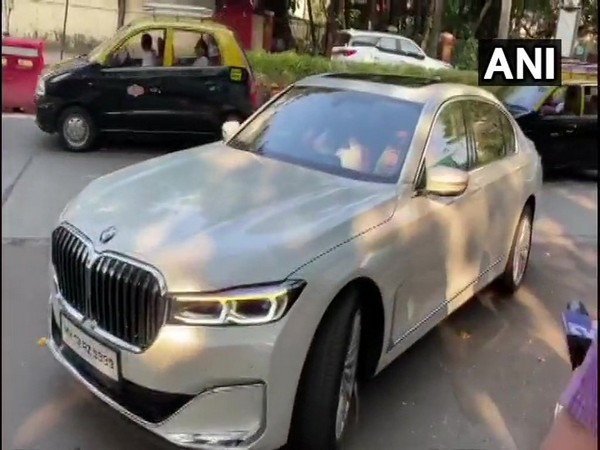 BJP MP Sanjay Kakade reached NCP Chief Sharad Pawar's residence in Mumbai on Sunday morning.