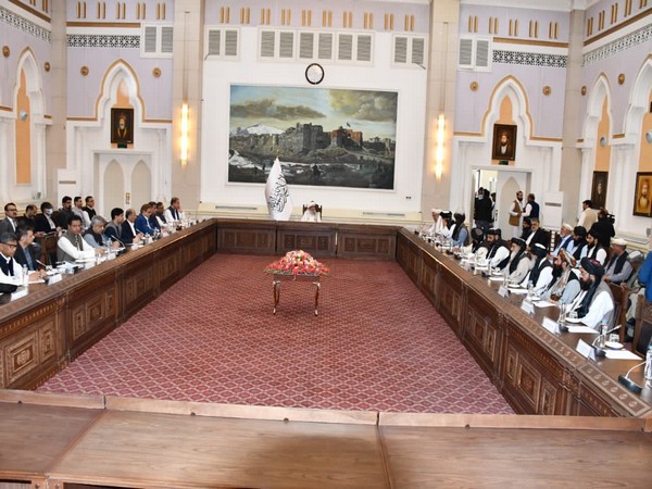 Pak Foreign Minister meets interim Afghanistan PM (Photo Credit: Twitter/Mansoor Ahmad Khan)