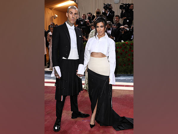 Kourtney Kardashian, Travis Barker at Met Gala 2022 (Image source: Twitter)