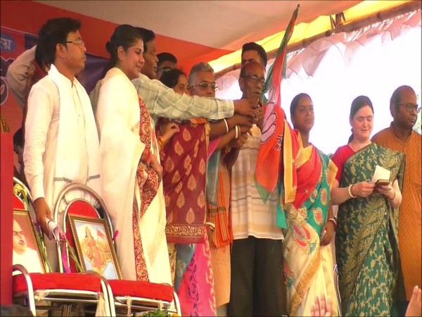 TMC workers join BJP in Midnapore on Saturday. Photo/ANI