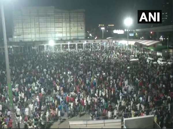 Migrant workers at Delhi's Anand Vihar bus terminal to board buses. Photo/ANI