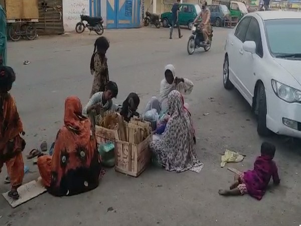 Members of Hindu community in Sindh waiting for supplies of essential goods on streets in Karachi