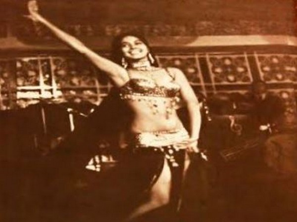Cabaret dancer Arati Das (Photo: Gautam Chintamani's Twitter)