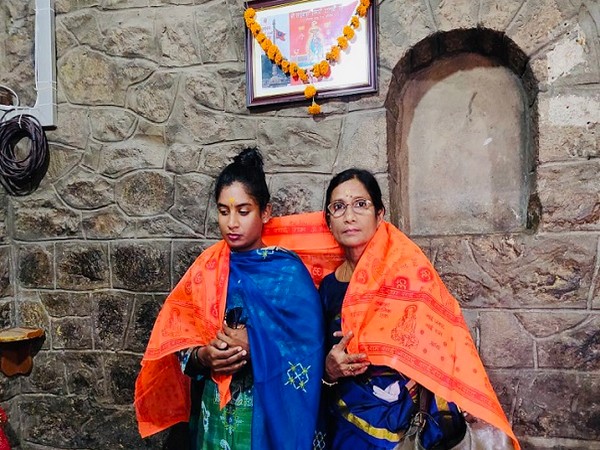 India women's skipper Mithali Raj with her mother (Image: Mithali Raj's Twitter)
