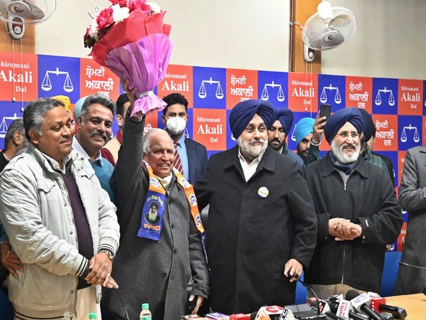 Senior BJP leader Madan Mohan Mittal joins Shiromani Akali Dal (Photo/Twitter:@AkaliDal)