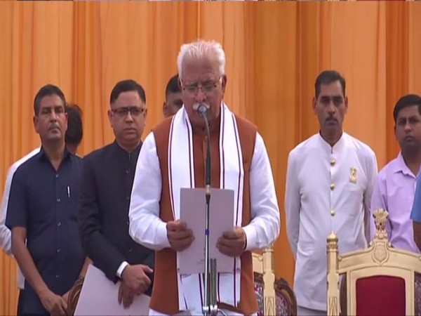 Manohar Lal Khattar taking oath as Haryana Chief Minister at Raj Bhavan in Chandigarh on Sunday. Photo/ANI