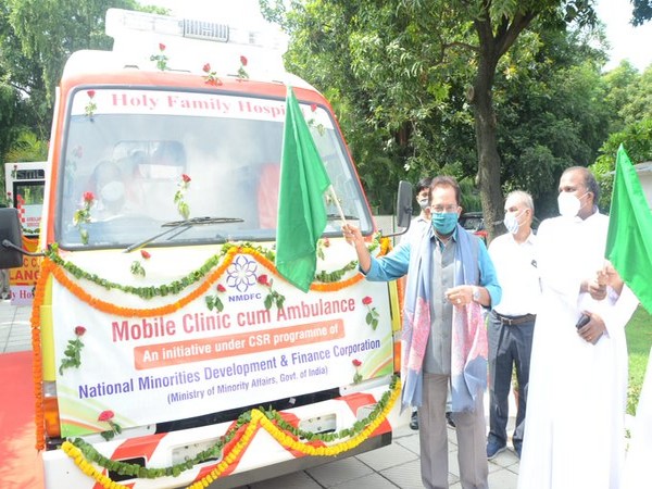 A visual Union Minister Mukhtar Abbas Naqv flagging off mobile clinic in New Delhi. 