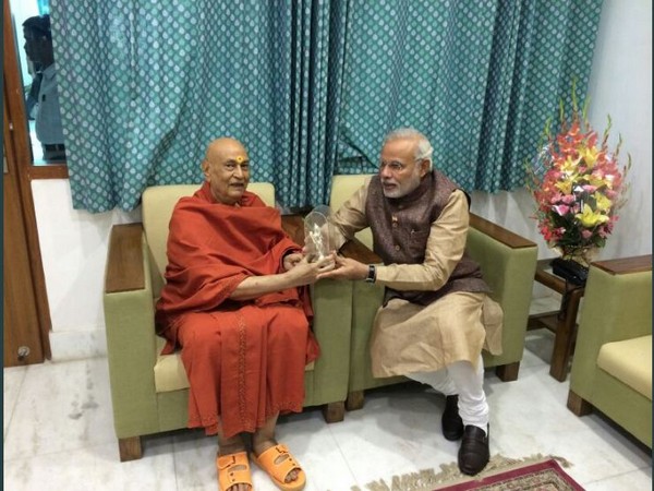 Prime Minister Narendra Modi with Swami Satyamitranand Giri. (Photo-Narendra Modi twitter)