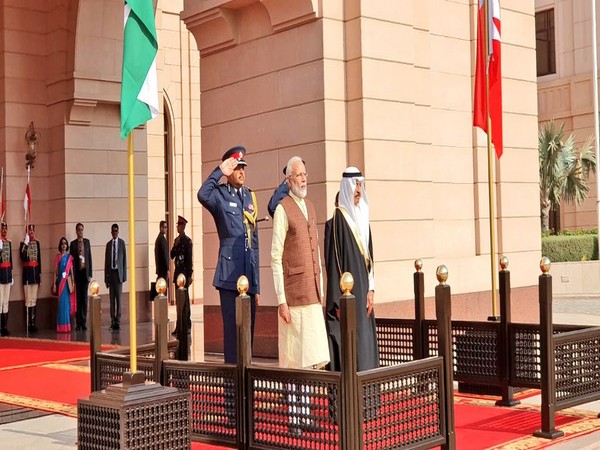 PM Modi was extended ceremonial welcome at the Al Gudaibiya Palace on Saturday
