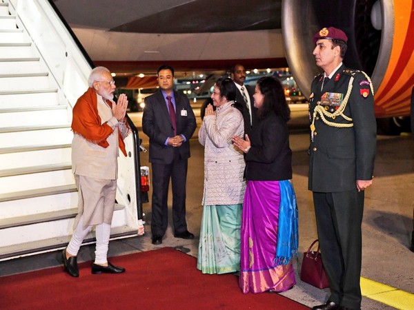 Prime Minister Narendra Modi being received by Mukta Tomar, Indian Ambassador to Germany and Pratibha Parkar, Consulate General of India in Frankfurt. (Twitter)
