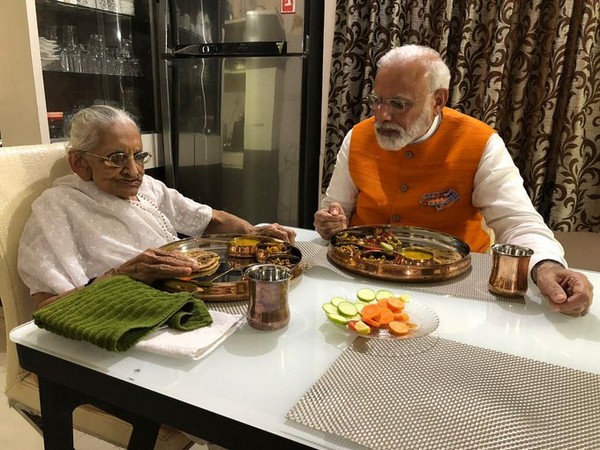 PM Modi having lunch with his mother at her residence in gandhinagar on Tuesday