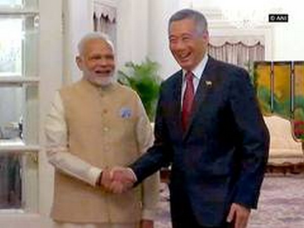Prime Minister Narendra Modi with his Singapore counterpart Lee Hsien Loong 