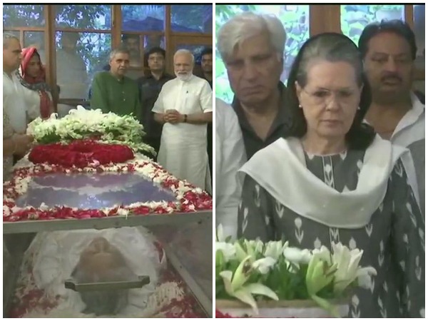 PM Modi (left) and Sonia Gandhi (right) pay tributes to Sheila Dikshit