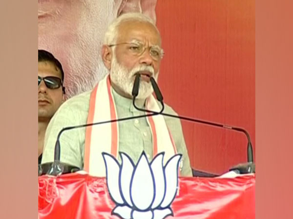 Prime Minister Narendra Modi addressing election rally at Deoria on Sunday