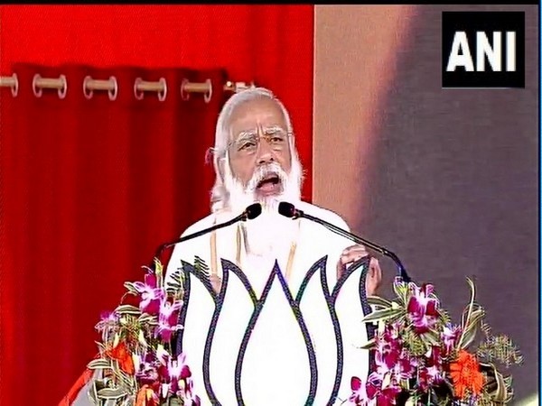 Prime Minister Narendra Modi addressing public meeting in Hooghly, West Bengal. (Photo/ANI)