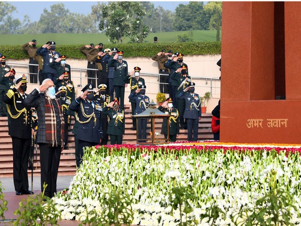 PM Modi saluting fallen soldiers at the National War Memorial on Wednesday. (Photo source: Twitter/Narendra Modi)