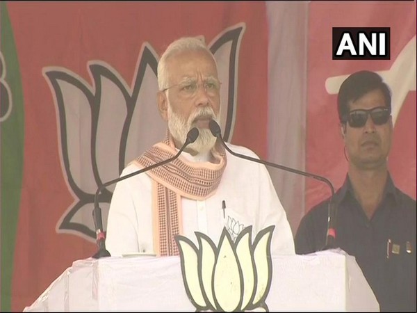 PM Modi addressing a election rally at Bankura on Thursday