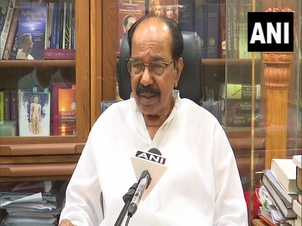 Senior Congress leader Veerappa Moily (Photo/ANI)