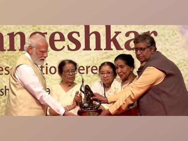PM Narendra Modi receiving the Lata Deenanath Mangeshkar Award in Mumbai. (ANI/photo)