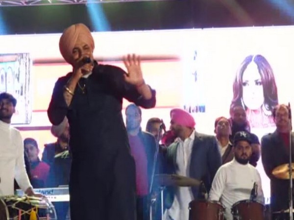 Sidhu Moosewala speaking at the event in Hoshiarpur, Punjab.