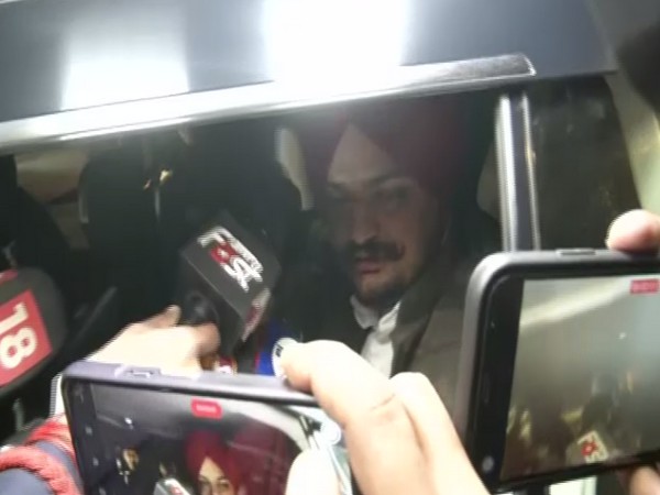 Sidhu Moosewala outside the residence of Congress leader Rahul Gandhi (Photo/ANI)