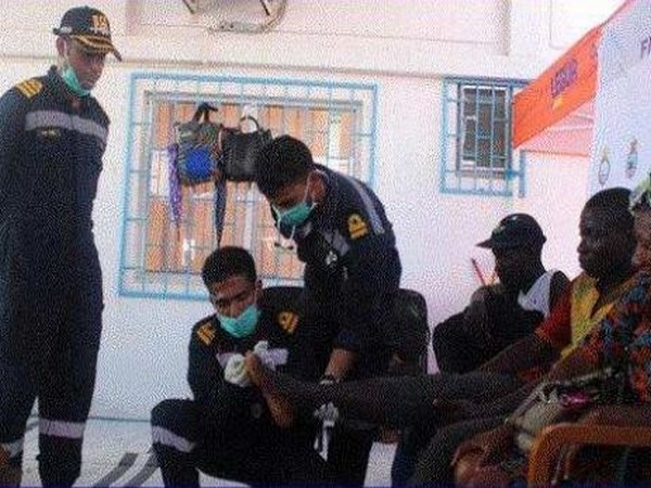 Indian Navymen extending medical support to Cyclone Idai victims in Mozambique (Picture Source: MEA)