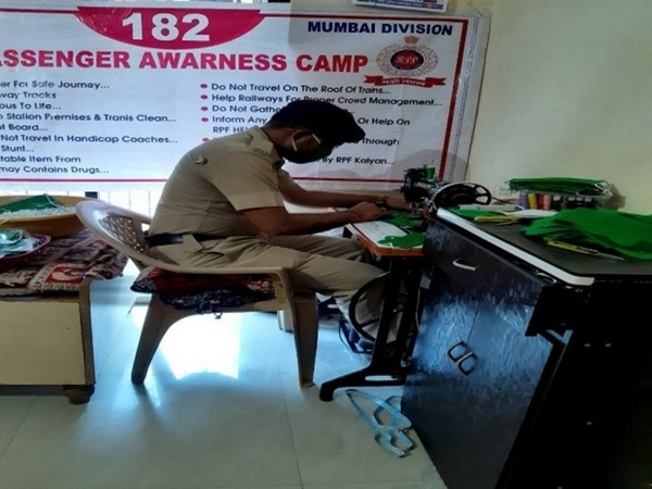RPF personnel to make 2,000 facial masks for people in need in Mumbai. Photo/ANI