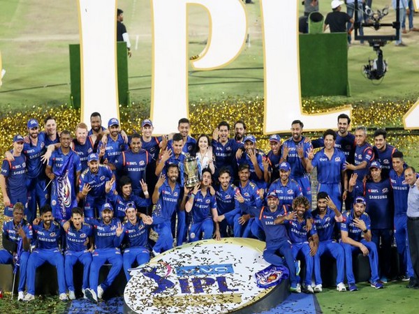 IPL defending champion Mumbai Indians with the 2019 title. (Photo/Mumbai Indians Twitter)