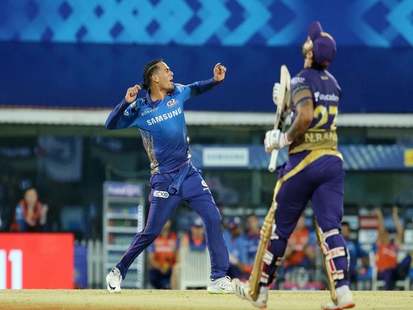 Mumbai Indians spinner Rahul Chahar celebrating after taking Nitish Rana's wicket (Photo/ iplt20.com)