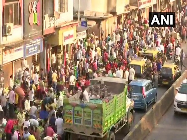 Huge crowd seen at Dadar market on Tuesday. (Photo/ANI)