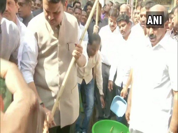 Maharashtra Chief Minister Devendra Fadnavis takes part in 'Swacchhta Abhiyaan' at Sion-Koliwada in Mumbai on Wednesday. (Photo/ANI)