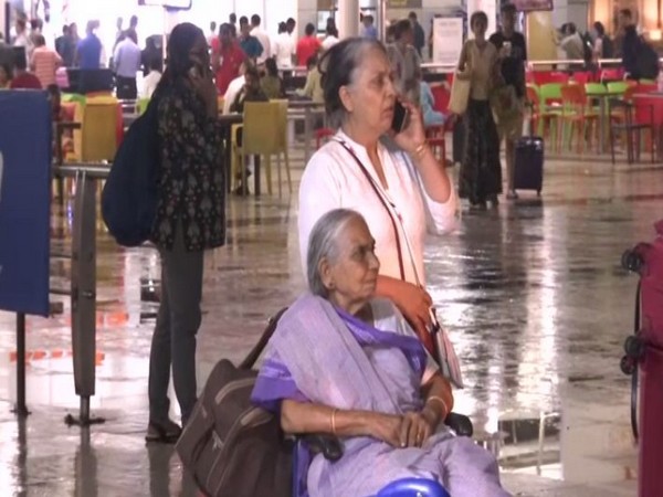 Passengers stranded at Mumbai Airport due to delay in flights