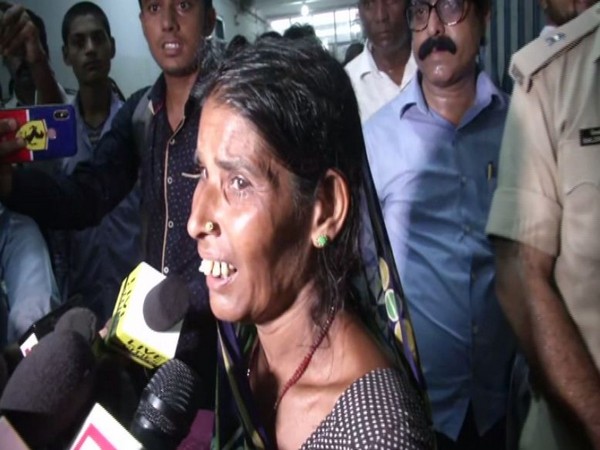 Mother of deceased child Nisha speaking to reporters in Muzaffarpur, Bihar.