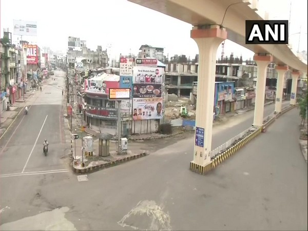The streets in the Nagpur city bore a deserted look today morning. (Photo/ANI)