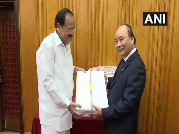 Vice President M Venkaiah Naidu (left) exchanged gifts with Vietnamese Prime Minister Nguyen Xuan Phuc (right) at the end of their meeting in Hanoi, Vietnam on Saturday